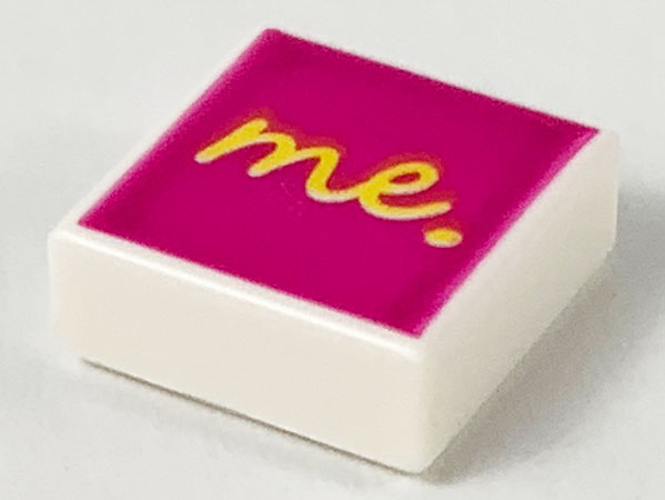 Tile 1 x 1 with Yellow 'me.' Script on Magenta Background Pattern