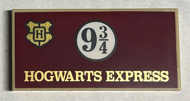 Tile 2 x 4 with Gold 'HOGWARTS EXPRESS' and Crest, Black 9 3/4 in White Circle on Dark Red Background Pattern